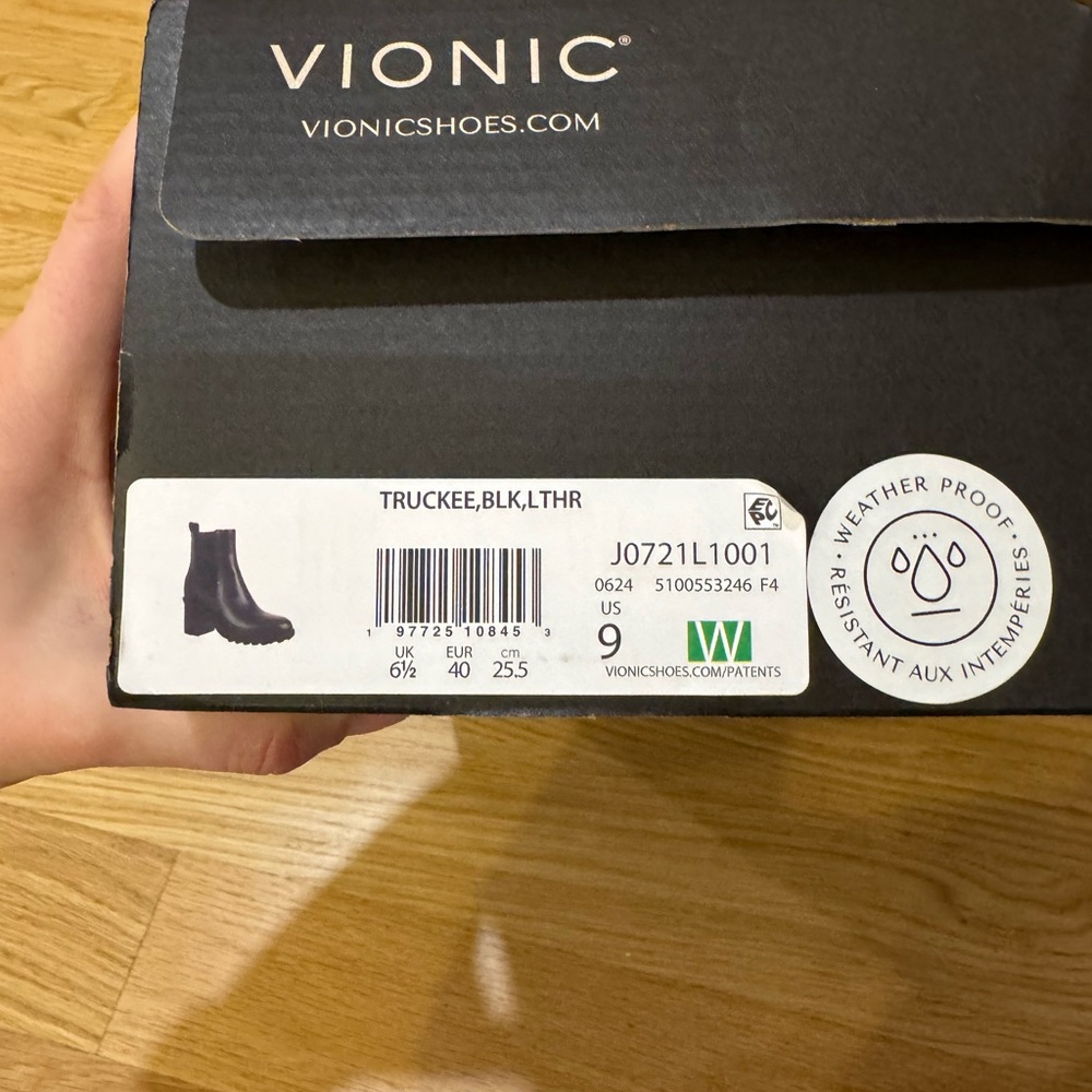 Brand new Vionic Truckee weatherproof boots.